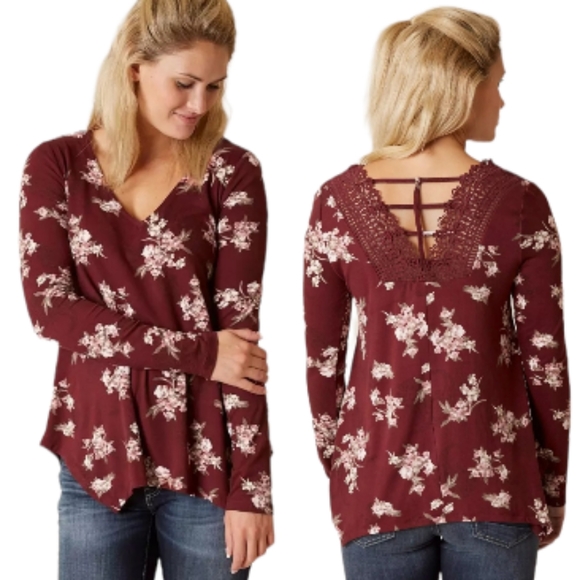 36. HP! Daytrip by Buckle floral blouse, back crochet inset, handkerchief hem - Picture 2 of 16